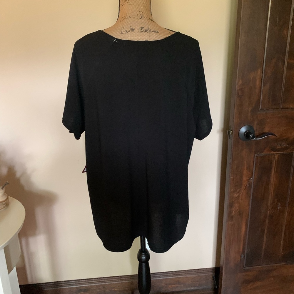 LAST ONE! Gorgeous plus blouse-New! - Picture 4 of 4